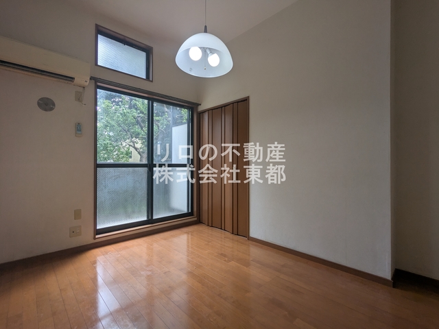 居室・リビング　天井高の開放感が気持ちいいロフト付きのお部屋です☆
