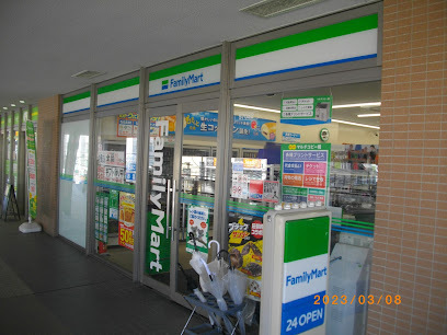 コンビニ　ファミリーマート 鹿島田駅前店（コンビニ）まで808m