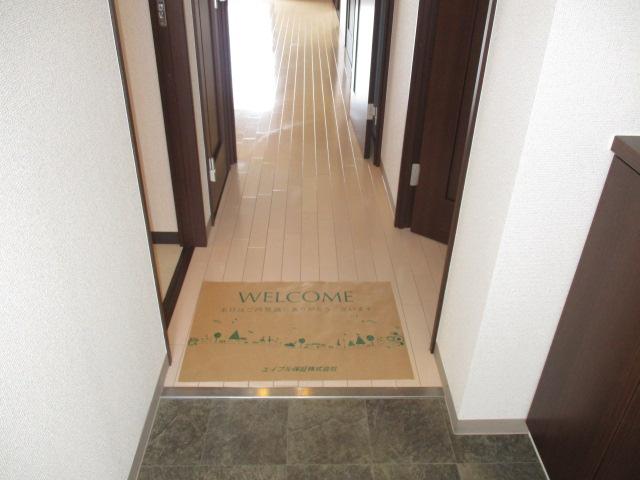 玄関　カーサビアンカ黒川