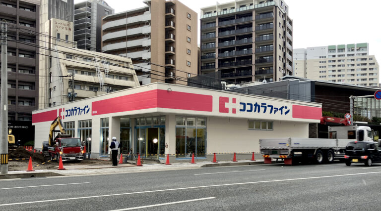 ドラックストア　ココカラファイン那の川店（ドラッグストア）まで213m