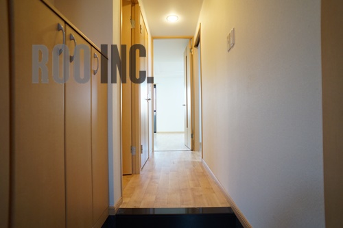 玄関　写真は反転のお部屋です
