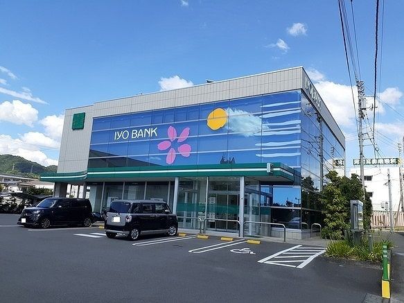 銀行　伊予銀行久米支店様（銀行）まで1400m