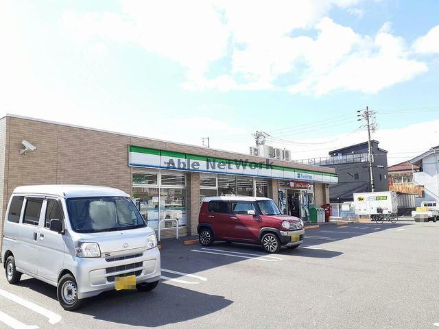 コンビニ　ファミリーマート西尾中畑店（コンビニ）まで307m