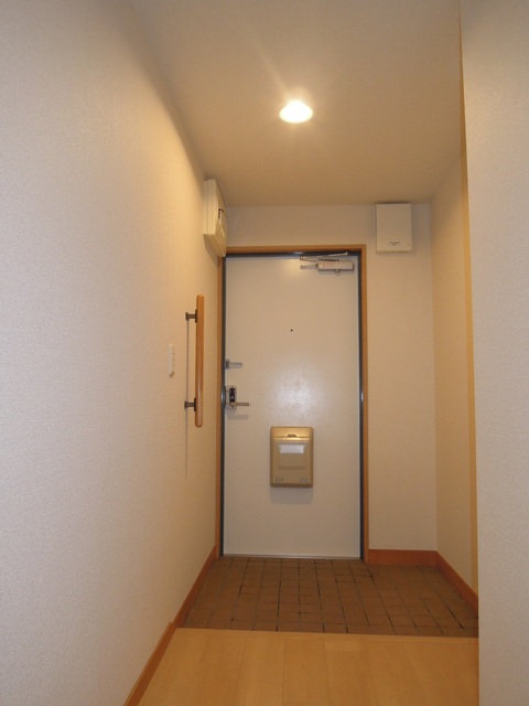 URフレール新開地6丁目の玄関写真