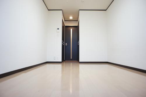 その他部屋・スペース　広々明るいフローリングのお部屋です