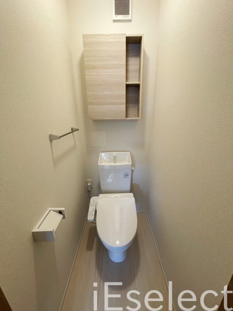 トイレ　温水洗浄便座付きのトイレです