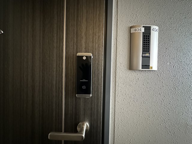 セキュリティ　404号室の室内写真を同型として掲載。現況優先。