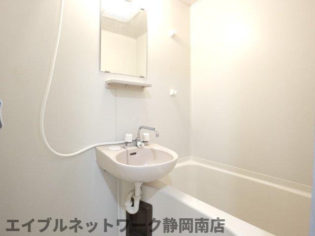 【静岡市駿河区登呂のマンションのバス・シャワールーム】