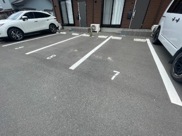 【K-BLD　No.15の駐車場】