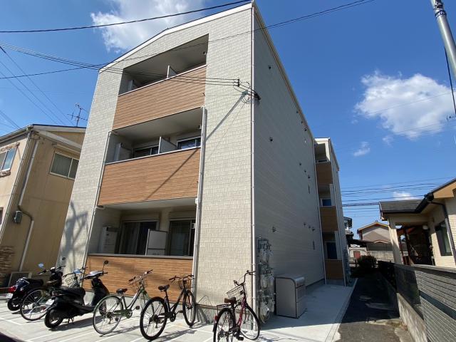 【大和郡山市西岡町のアパートの建物外観】