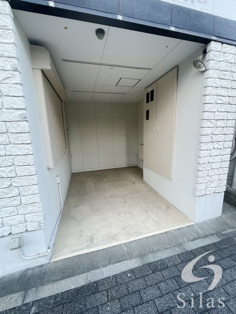 【伊丹市南本町のマンションのエントランス】