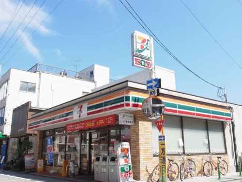 【橿原市内膳町のアパートのコンビニ】