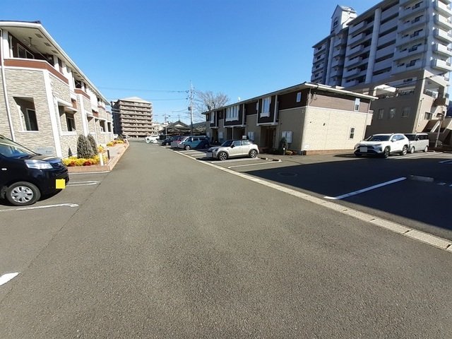 【嬉野市嬉野町大字下宿のアパートの駐車場】