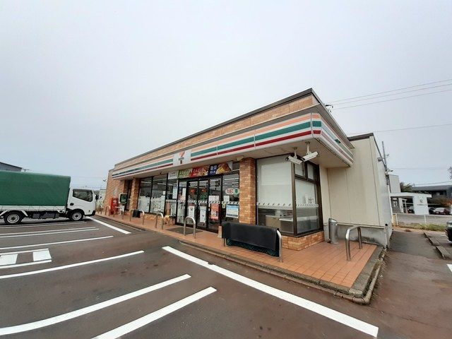 【三条市直江町のアパートのコンビニ】