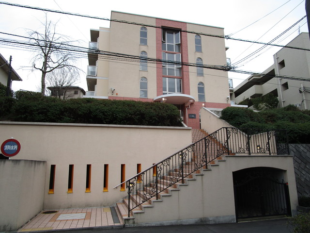 【町田市玉川学園のマンションの建物外観】