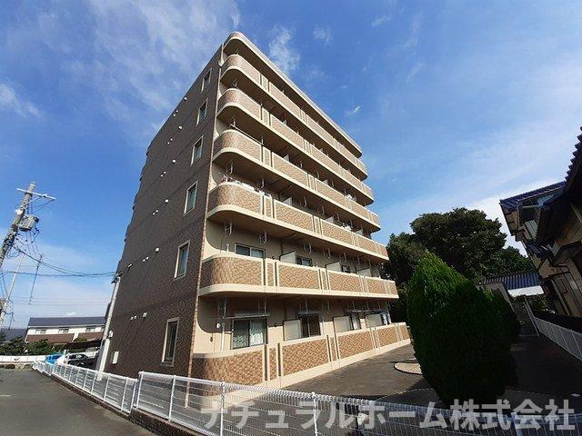 【豊橋市小松町のマンションの建物外観】