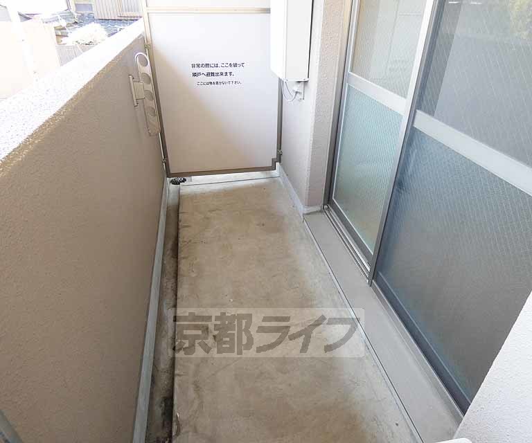 【京都市伏見区深草稲荷中之町のマンションのバルコニー】