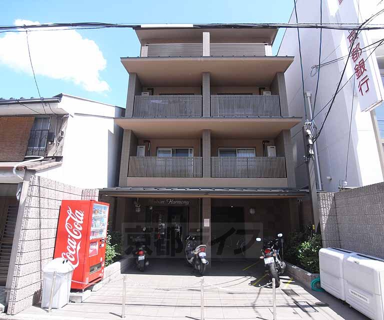 京都市伏見区深草稲荷中之町のマンションの建物外観