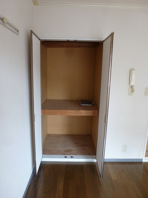 収納　写真は別号室です。