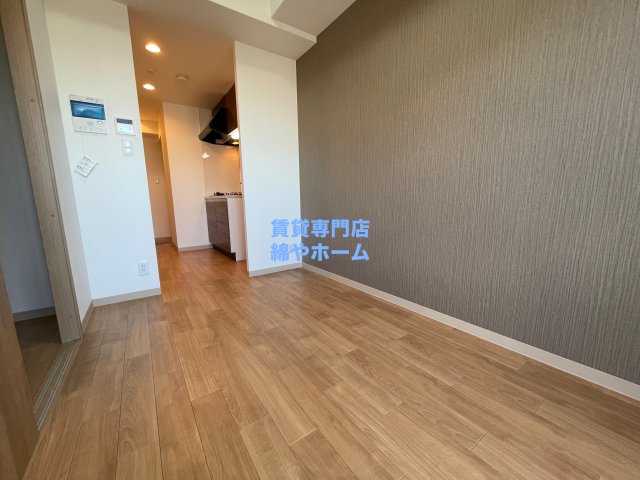 居室・リビング　落ち着いた色調の洋室です