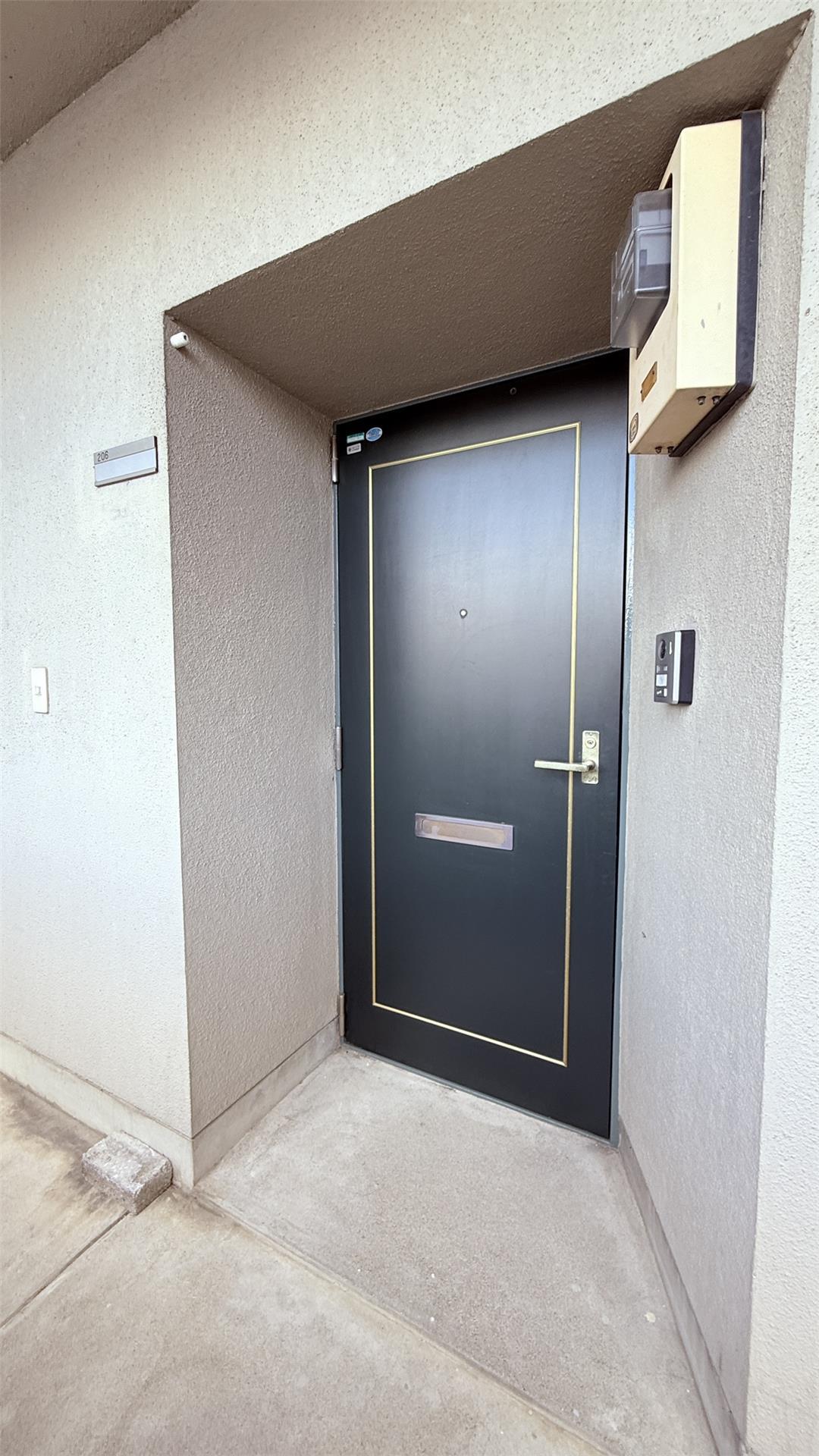 エントランス　モニターホン付きです。