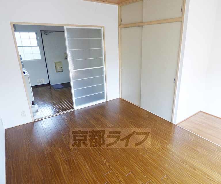 居室・リビング　落ち着いた雰囲気のお部屋です