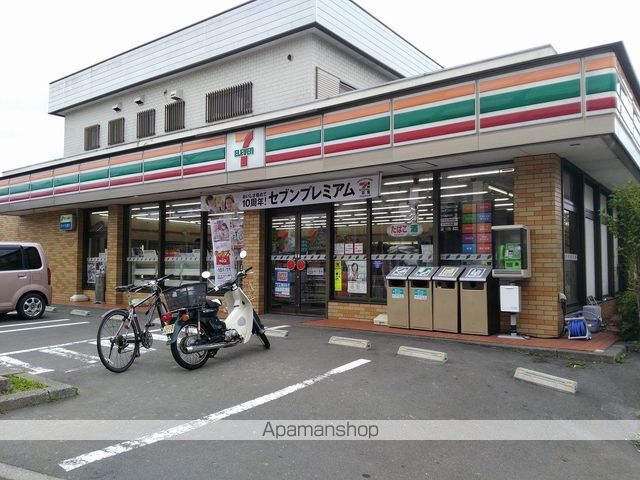 コンビニ　セブンイレブン（コンビニ）まで504m