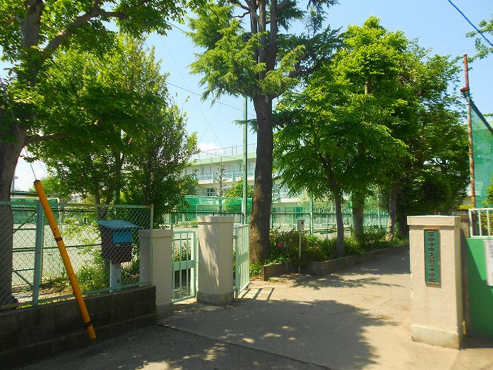 中学校　国分寺市立第三中学校（中学校）まで1138m