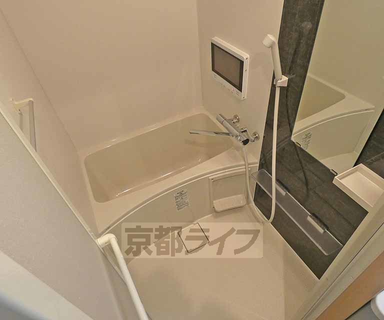 バス・シャワールーム　ゆったりとテレビも見れます・