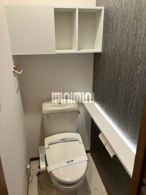 トイレ　温水洗浄機能付きのトイレです。