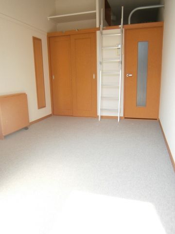 居室・リビング　★２階のお部屋は居室の床がカーペット敷きになります 1階はフ