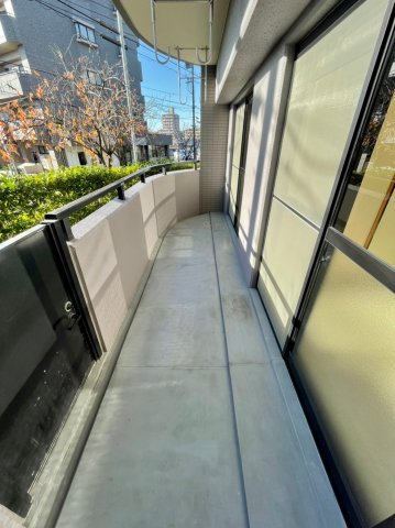 バルコニー　開放的で明るい空間を演出してくれるバルコニーです