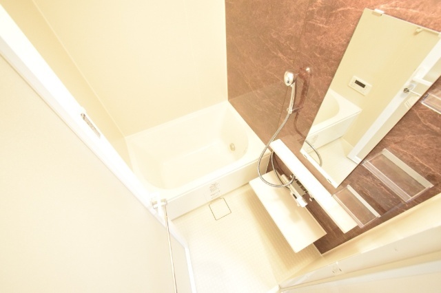 バス・シャワールーム　追い焚き機能付きのバスルーム
