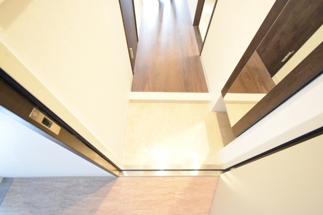 玄関　姿見付きの玄関