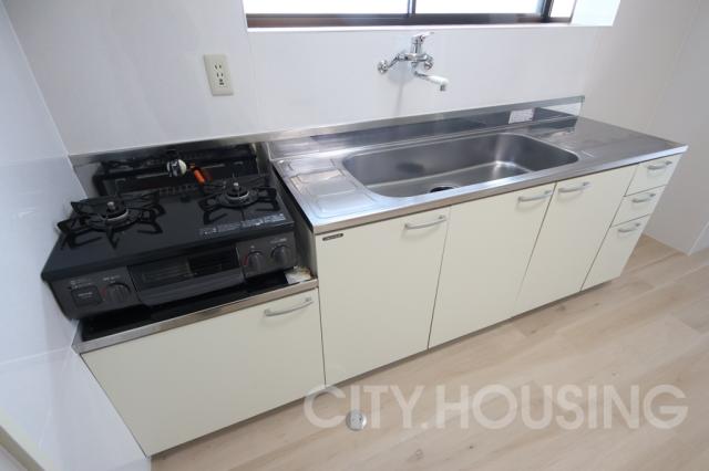 キッチン　※同タイプ部屋の写真です。