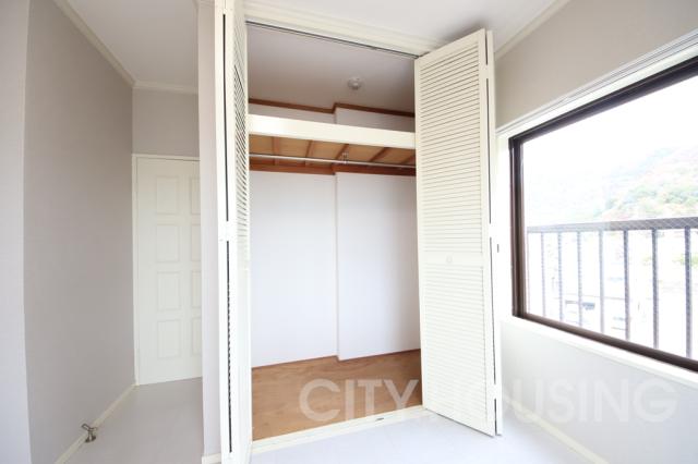 収納　※同タイプ部屋の写真です。