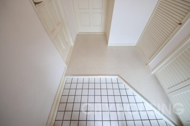 玄関　※同タイプ部屋の写真です。