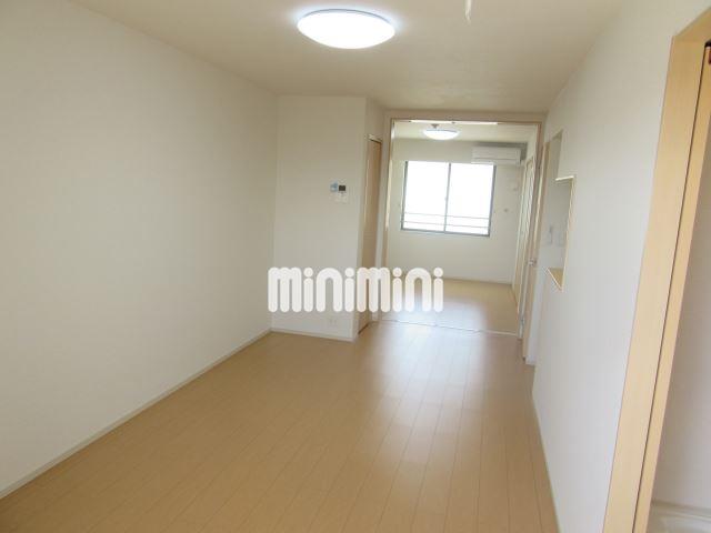 居室・リビング　リビングにはエアコン・照明が完備されています