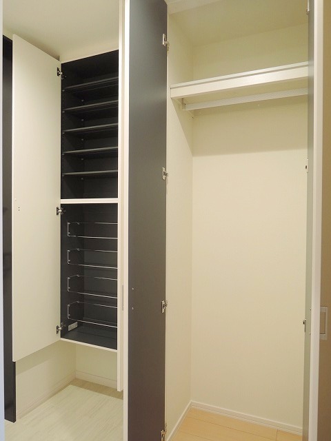 玄関　★玄関ホールにあるクローゼット／シューズＢＯＸ★