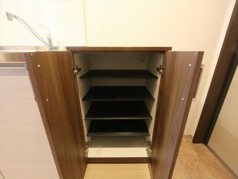 玄関　玄関　シューズボックス付