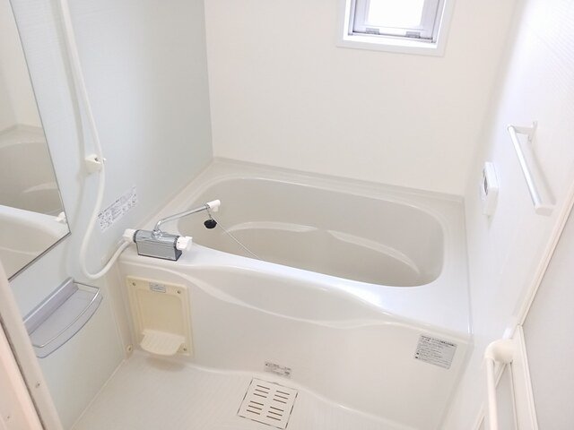 バス・シャワールーム　コンパクトで使いやすいお風呂です