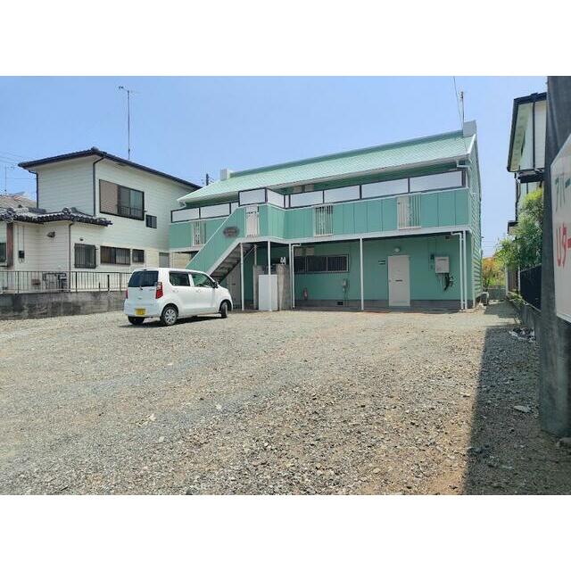 駐車場　広々として駐車スペースで駐車しやすいです。敷地内２台以上空き