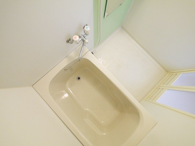 バス・シャワールーム　コンパクトで使いやすいお風呂です