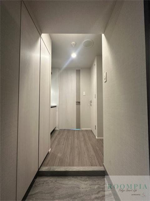 玄関　※同タイプの別のお部屋です。