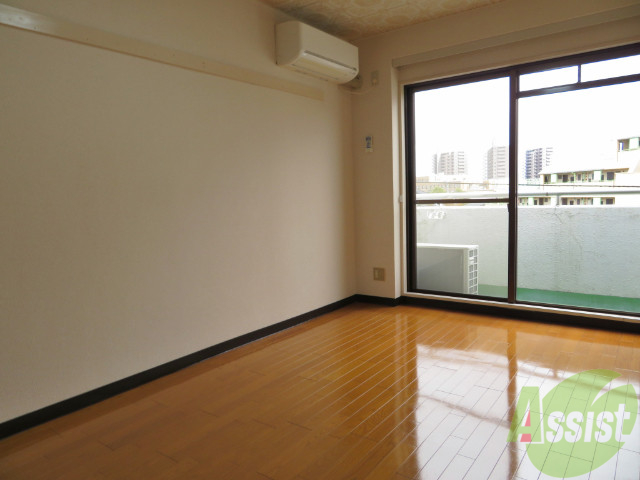 居室・リビング　リビングです。広くて、とても明るい間取りです。