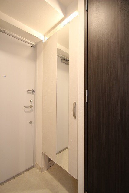 玄関　別号室の写真です（反転）