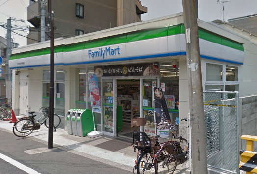 コンビニ　ファミリーマート（コンビニ）まで599m