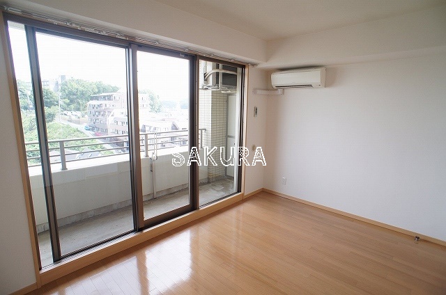 その他設備　室内エアコン付き♪