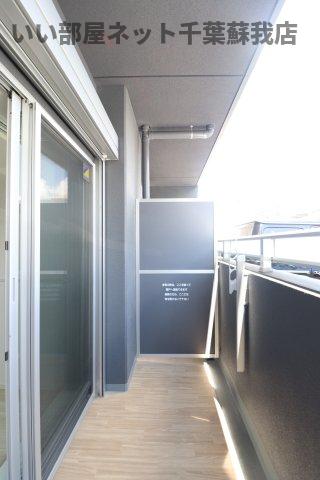 バルコニー　バルコニー付きのしっかり光が取り込める洋室です！