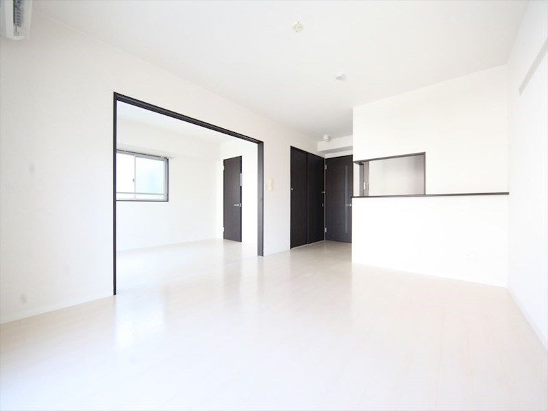 居室・リビング　ＬＤＫ13.3帖　洋室7.8帖　つなげても仕切っても使えます